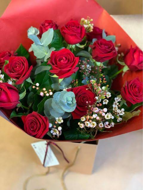 Dozen red roses in a box